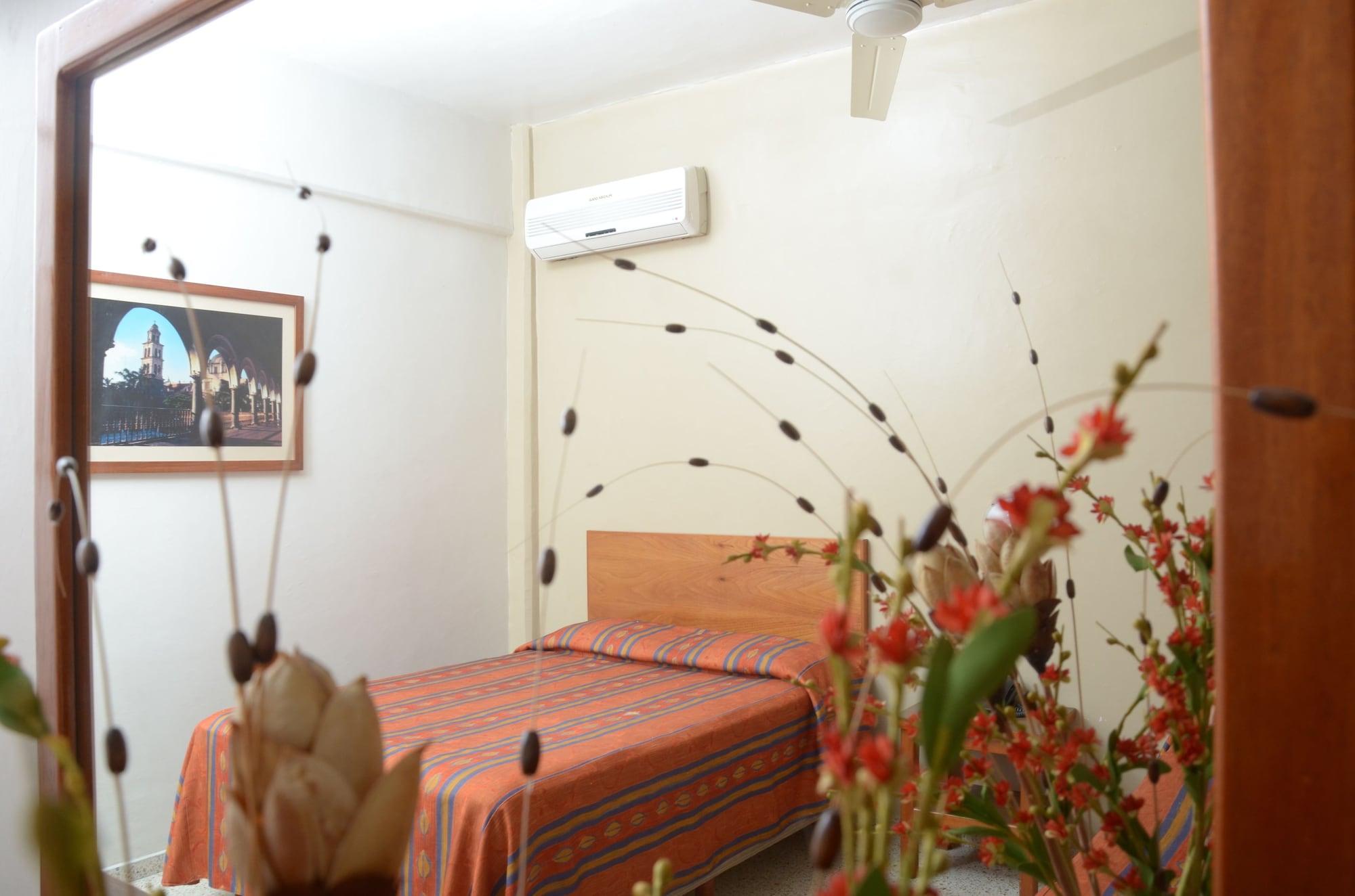Hotel Delfines - A 2 Calles Del Acuario Веракрус Экстерьер фото