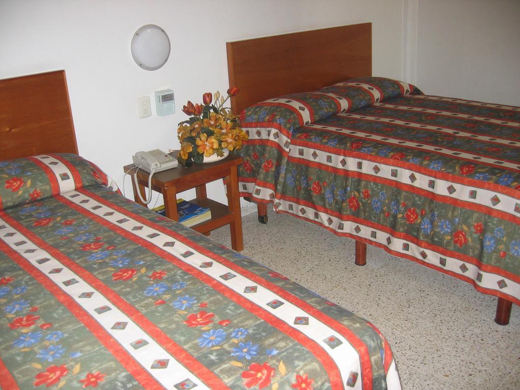 Hotel Delfines - A 2 Calles Del Acuario Веракрус Экстерьер фото