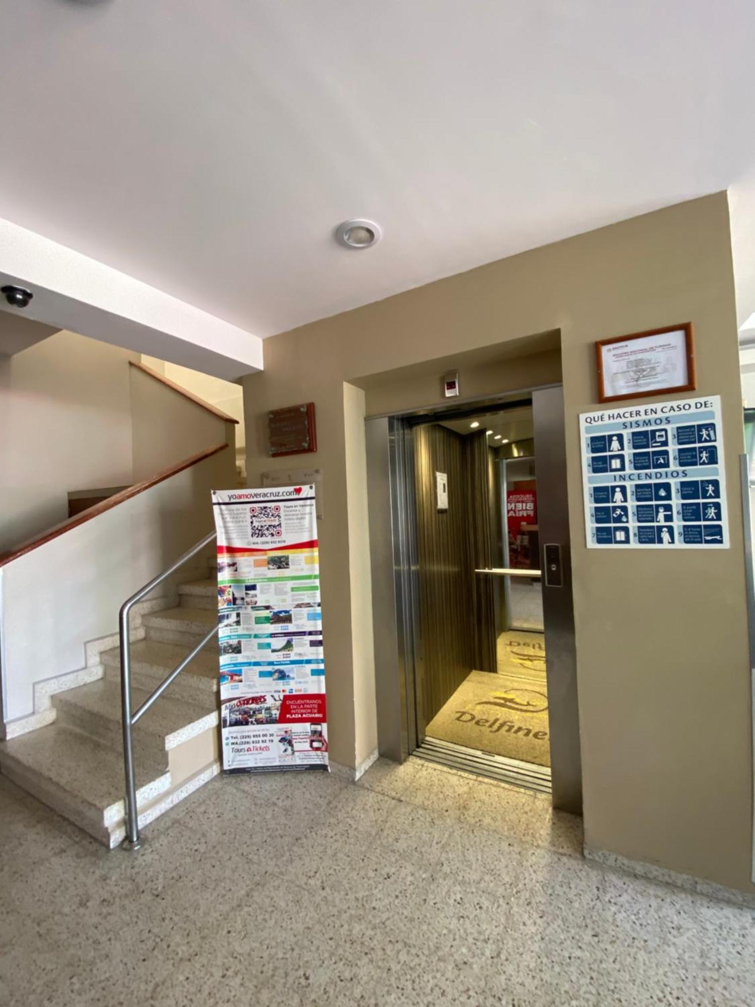 Hotel Delfines - A 2 Calles Del Acuario Веракрус Экстерьер фото