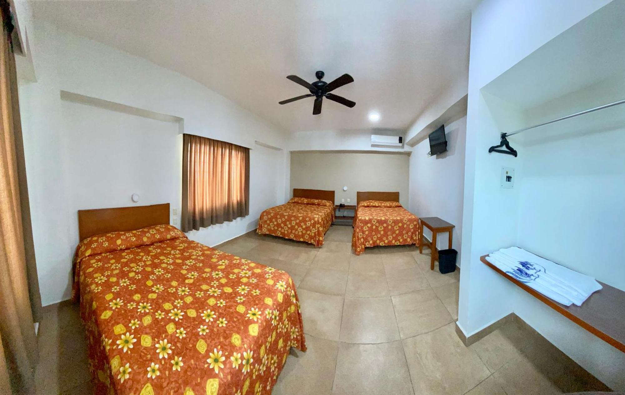Hotel Delfines - A 2 Calles Del Acuario Веракрус Экстерьер фото