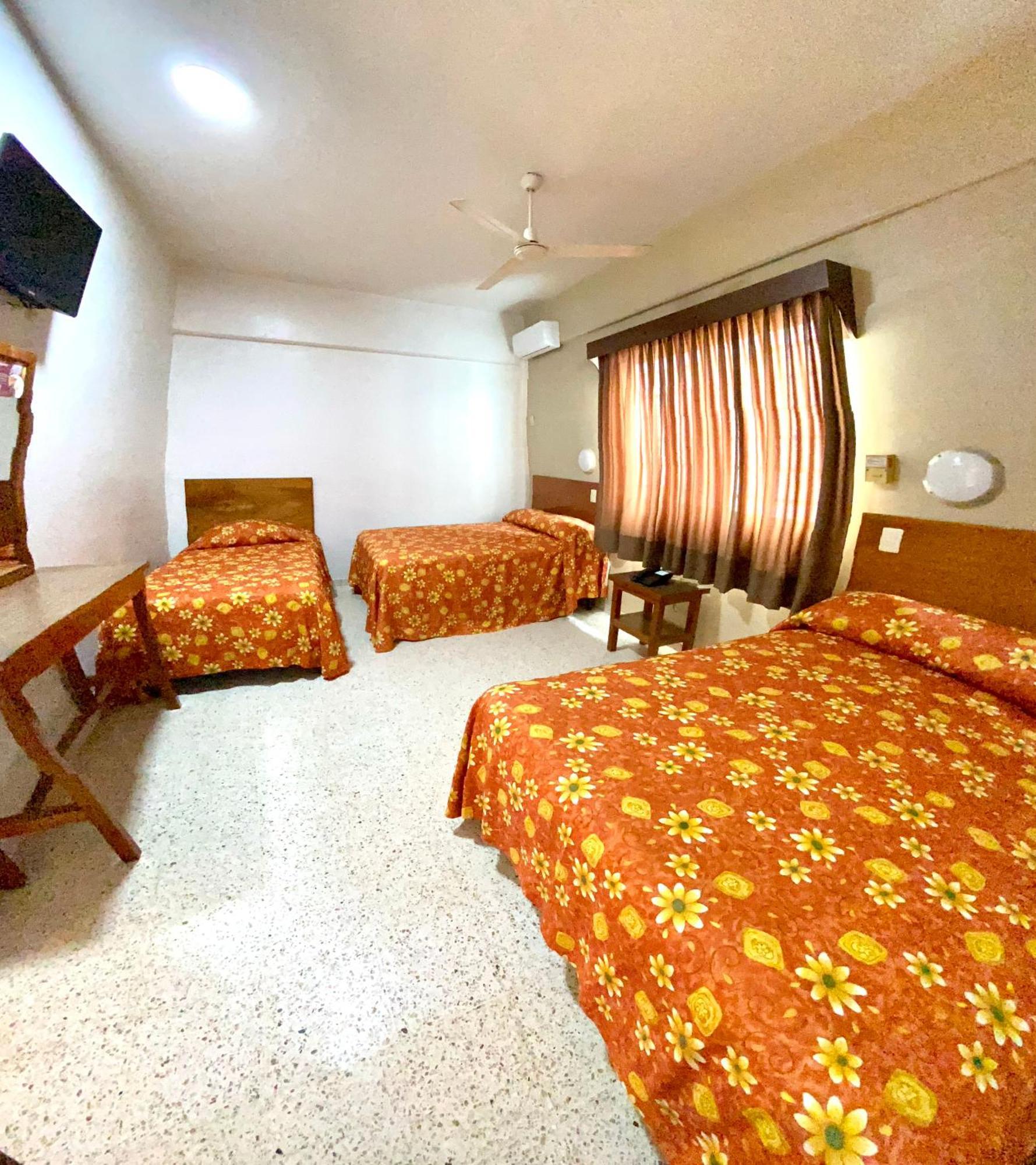 Hotel Delfines - A 2 Calles Del Acuario Веракрус Экстерьер фото