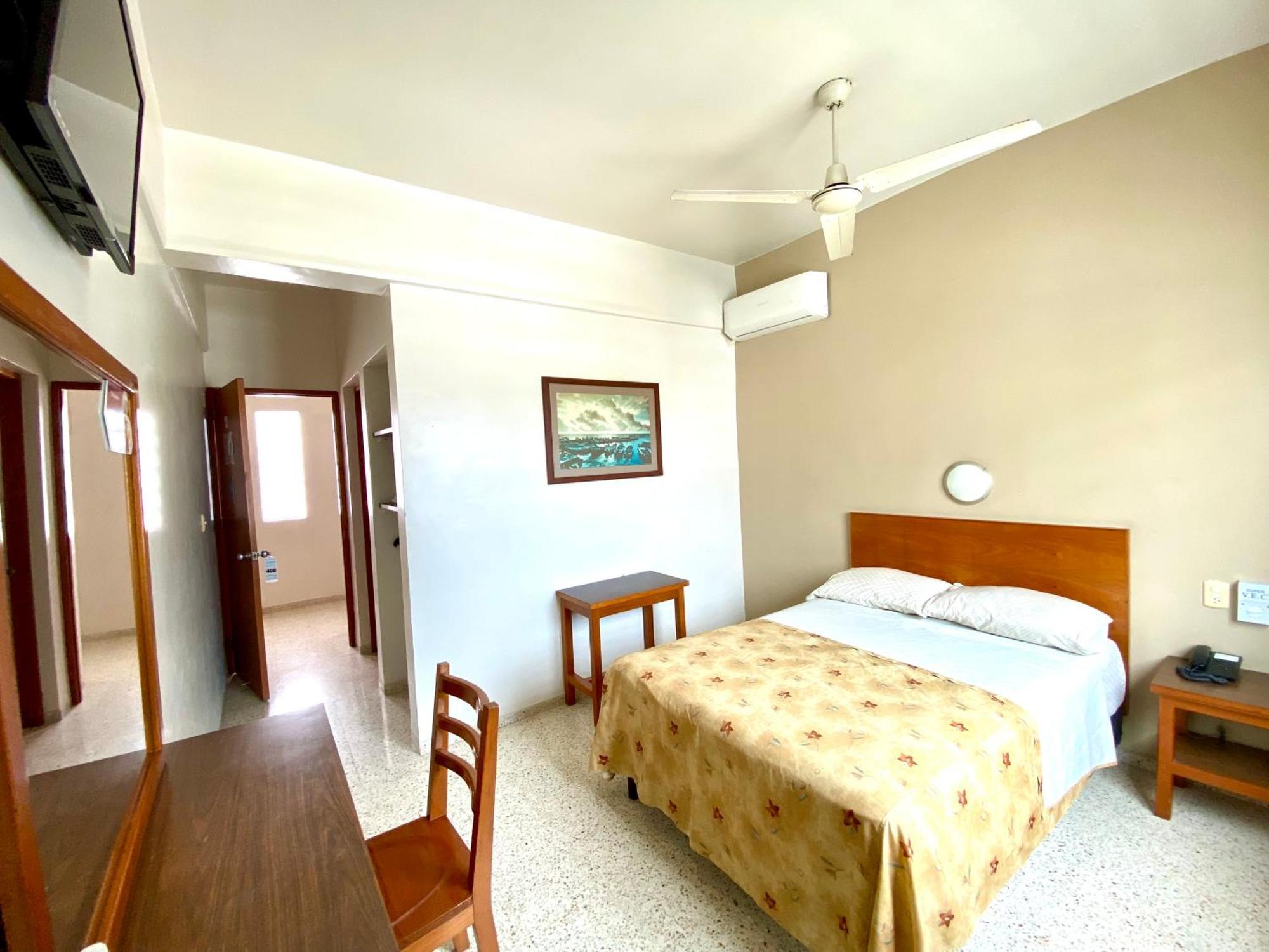 Hotel Delfines - A 2 Calles Del Acuario Веракрус Экстерьер фото